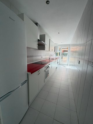 Cocina completa blanca y roja