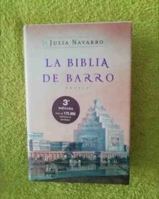 Libro Julia Navarro "La biblia de barro"