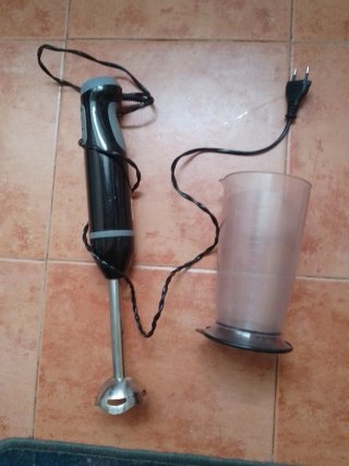 Batidora de mano con vaso