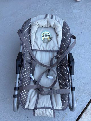 Hamaca para bebé con diseño de mapache color gris