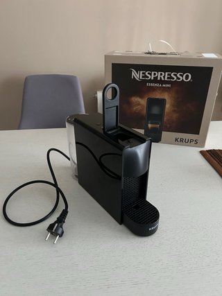 Cafetera Nespresso Essenza Mini Krups