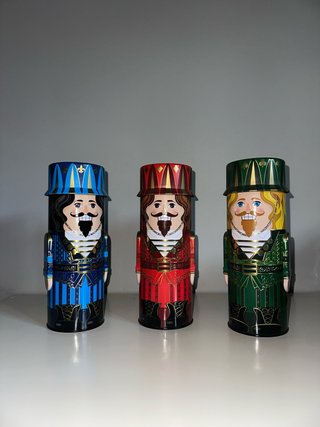 3 Latas Metálicas Cascanueces