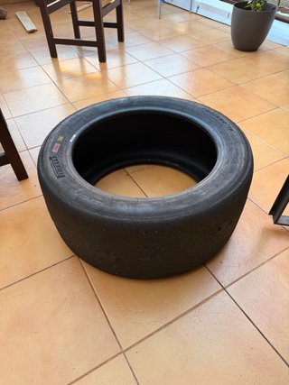 Neumático Pirelli Coche Carreras