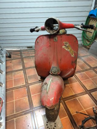 Vespa 150s 1ª Serie Roja