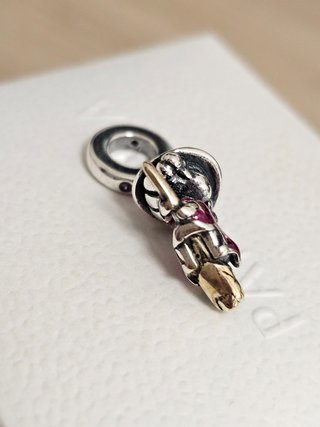 Charm Bruja en Escoba Plata