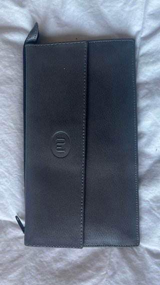 Cartera billetera gris con logo