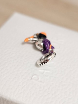 Charm Bruja con Escoba Naranja Plata