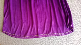 Túnica moruna de fiesta morada y dorada.