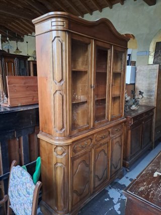 Credenza con alzata e vetrina