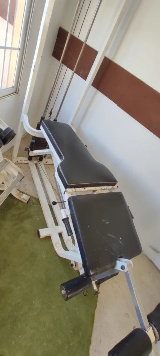 Máquina de Cuádriceps e Isquios