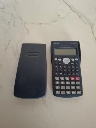 Calculadora Científica Casio fx-82MS