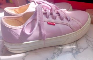 Zapatillas Levi's color lavanda