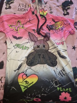 Vestido con estampado de conejo de pedrería