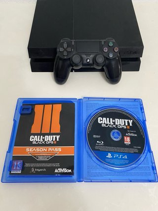 PlayStation 4 Nera + Call of Duty Black Ops