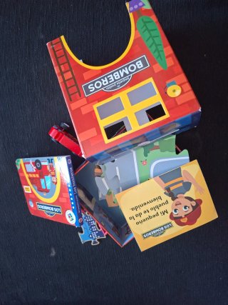 Mi pequeño pueblo: libro y juego