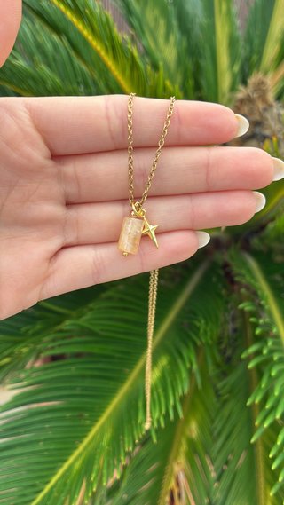 Collar con piedra hematoide y estrella
