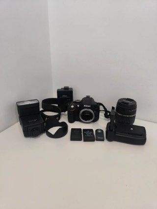 Nikon D5100 + Tamron 18-200 Macro + Flash