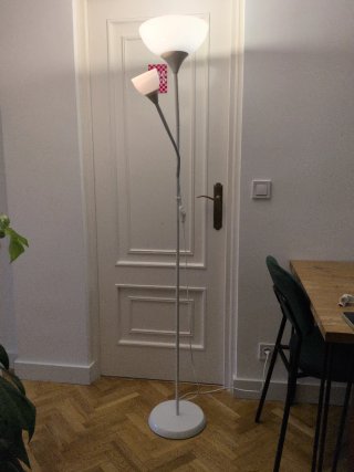 Lámpara de pie blanca Ikea