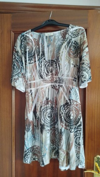 Vestido estampado beige y marrón