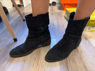 Botines negros de Alpe