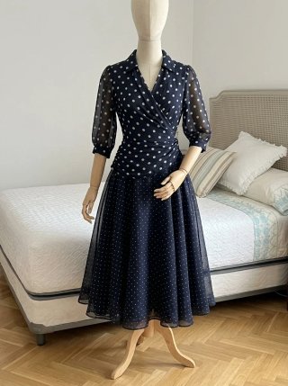 Vestido azul marino lunares