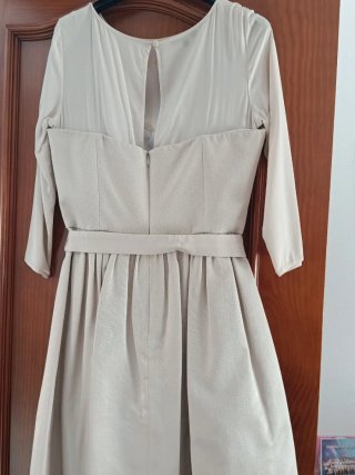 Vestido de fiesta gris merengo