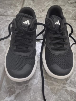 Deportivas Adidas Negras y Blancas