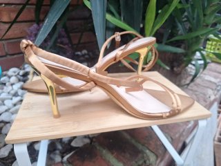 Zapatos Satinados Dorados Talla 41