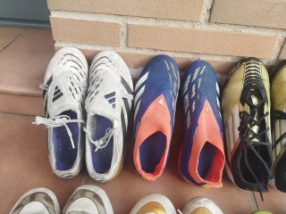 Lote de 11 pares de botas de fútbol