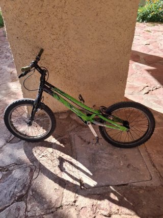 Bicicleta de Trial Verde