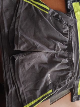 Camiseta Deportiva Adidas Gris y amarillo