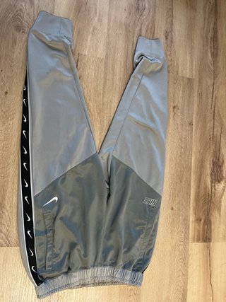 Pantalón Nike Gris