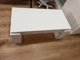 Mesa de centro elevable blanca