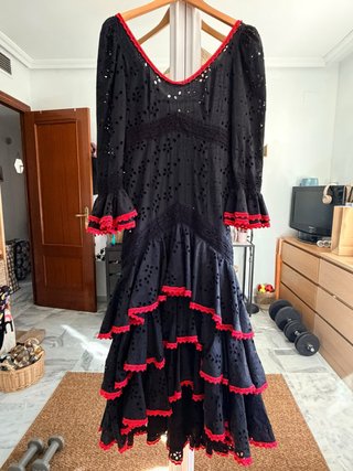 Traje de Flamenca Negro y Rojo
