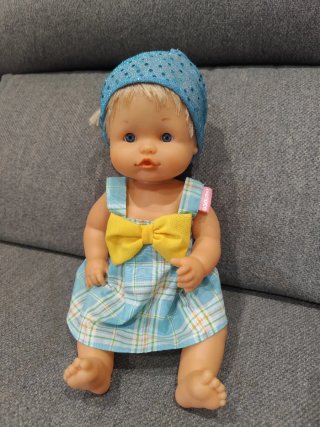 Muñeca Nenuco con vestido a cuadros. Solo envio
