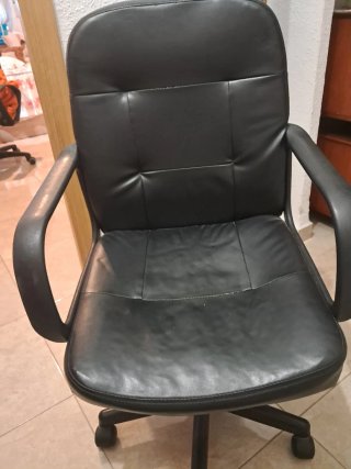 Silla de oficina negra
