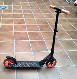 Patinete Oxelo Negro y Naranja