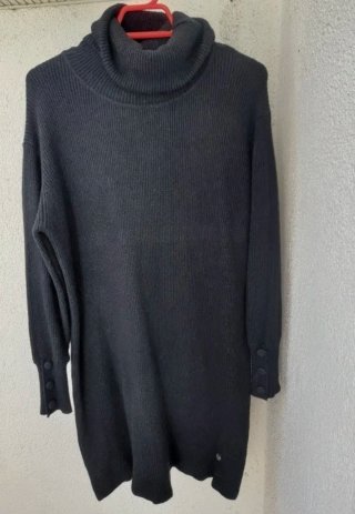 Vestido negro de lana