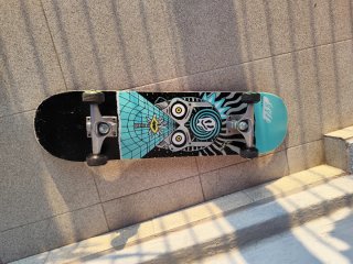 Monopatín Decathlon CP100 Mid Cosmic