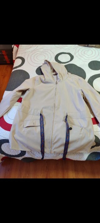Gabardina Beige con Capucha