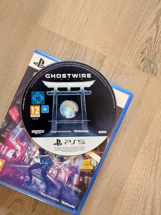PS5 (PlayStation 5) con 2 mandos y 3 juegos