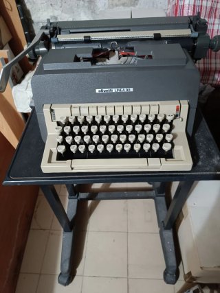 Máquina de escribir Olivetti Linea 98