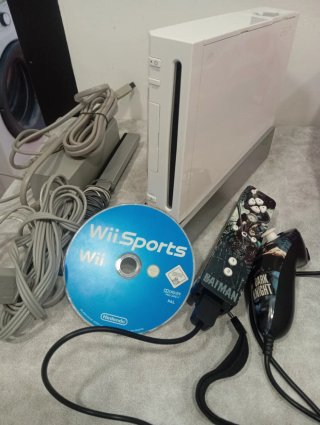Nintendo Wii + Wii Sports + Mandos