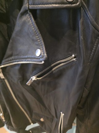 Chaqueta de piel Bershka negra