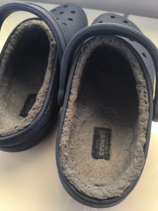 Zapatillas Crocs forradas azul marino