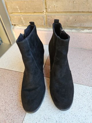 Botines negros de tacón talla 37