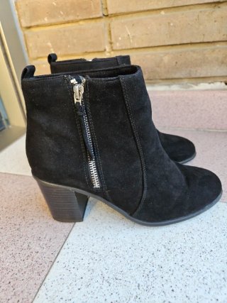 Botines negros de tacón talla 37