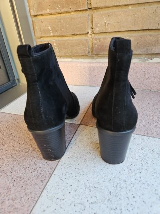 Botines negros de tacón talla 37