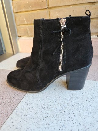 Botines negros de tacón talla 37