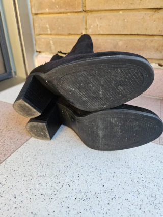 Botines negros de tacón talla 37